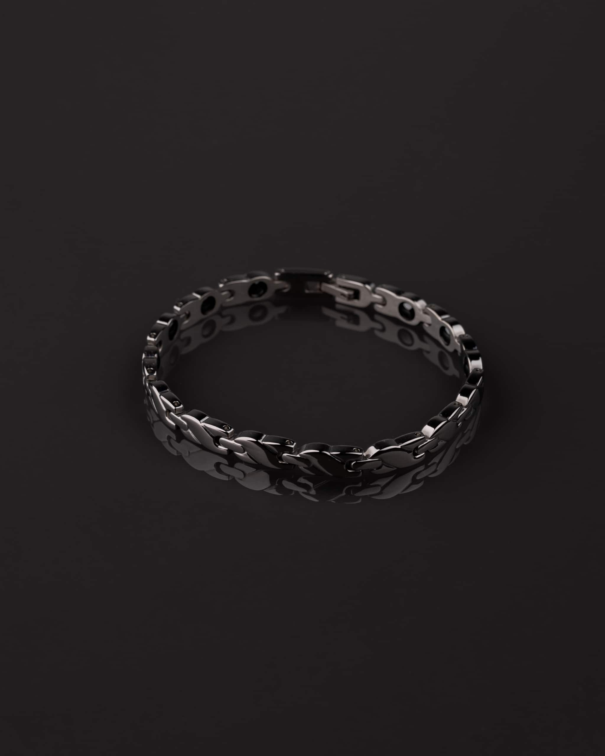 Pulsera de eslabones de acero quirúrgico para hombre con diseño robusto y estilo moderno