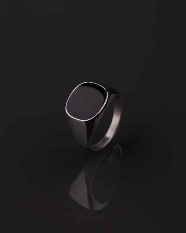 Un accesorio diseñado para hombres con actitud.