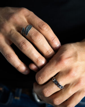 Anillo Valurys de acero quirúrgico con alas para hombre