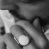 Anillo de acero. Diseñado para hombres que valoran la elegancia y la durabilidad.