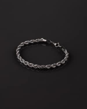 Pulsera de acero para hombres ideal para uso diario o para combinar con otros accesorios, ofreciendo un toque de brillo sutil.