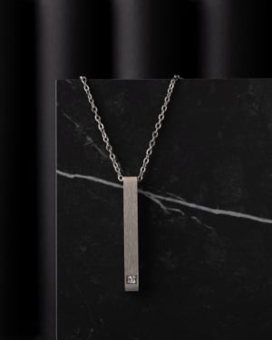 Colgante de acero quirúrgico para hombre Ceniza, diseño masculino moderno y minimalista