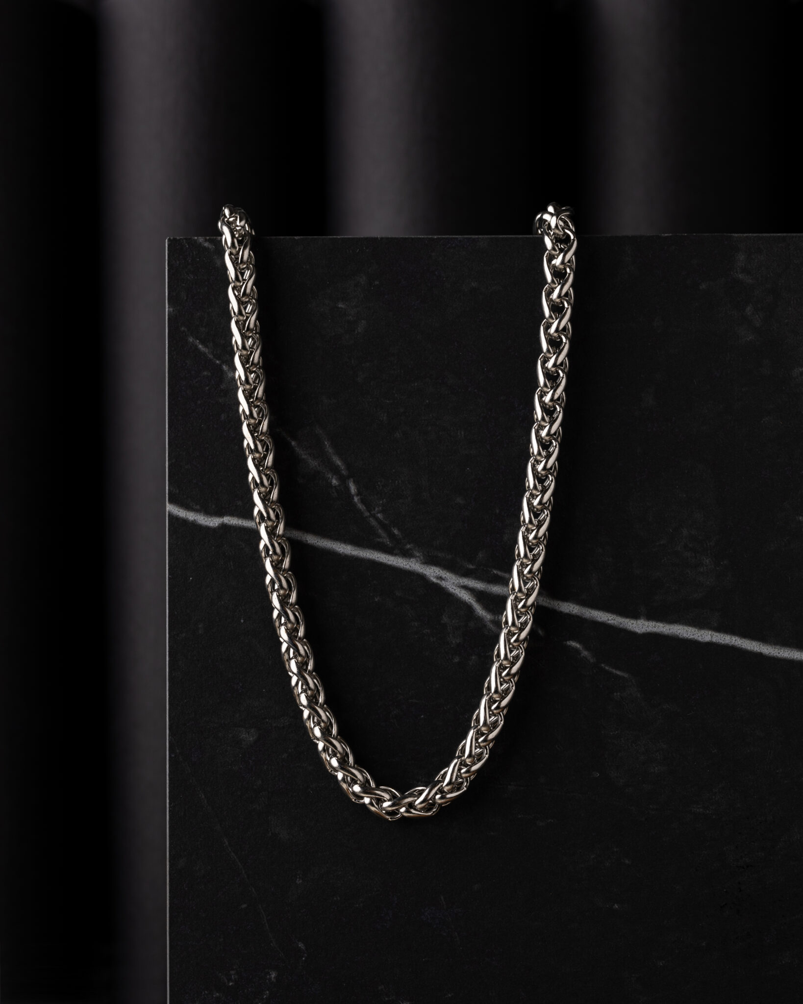 Colgante pulso de acero quirúrgico para hombre, resistente y de diseño moderno