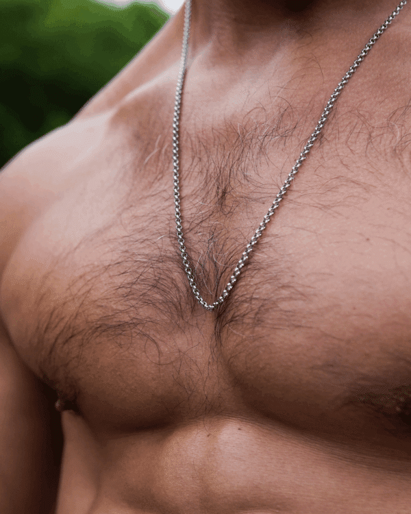 El Colgante Línea Pura es un colgante para hombres que admiren la simpleza de las joyas, que busquen un diseño simple pero llamativo a su vez.